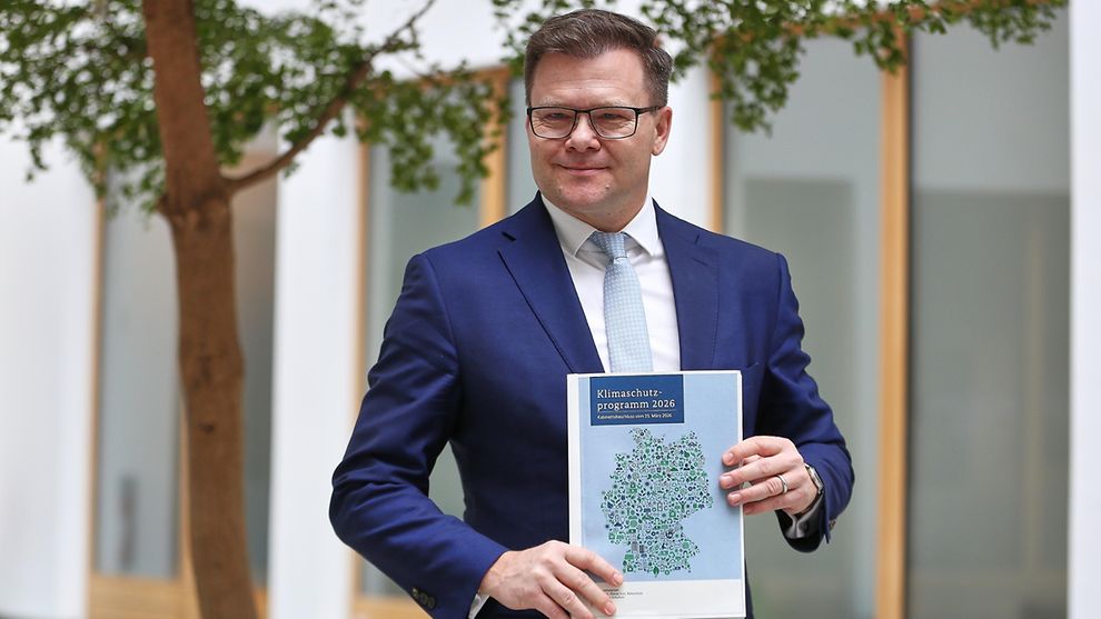 Bundesumweltminister Carsten Schneider hat das Klimaschutzprogramm 2026 vorgestellt. Es ist zuvor im Kabinett verabschiedet worden. Foto: picture alliance / dts-Agentur